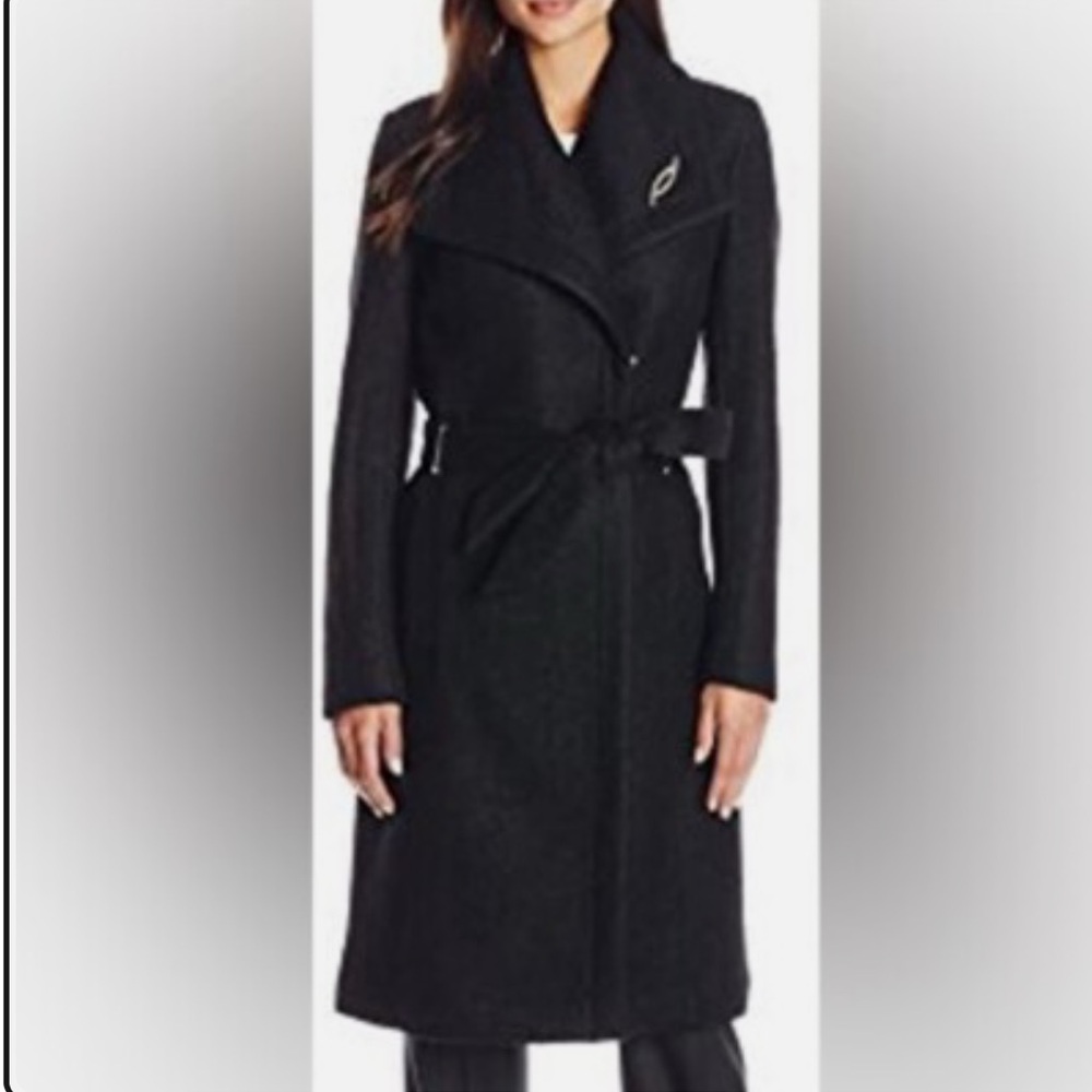 Black Wool Coat with Brooch